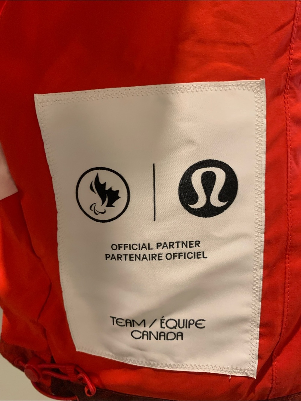 📌 NWOT Lululemon 2026 Team Canada Wunder Puff Translucent 600- Down Fill Jacket - Picture 6 of 10